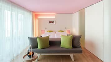 Rom – junior, 1 soverom | Allergitestet sengetøy, safe på rommet og skrivebord