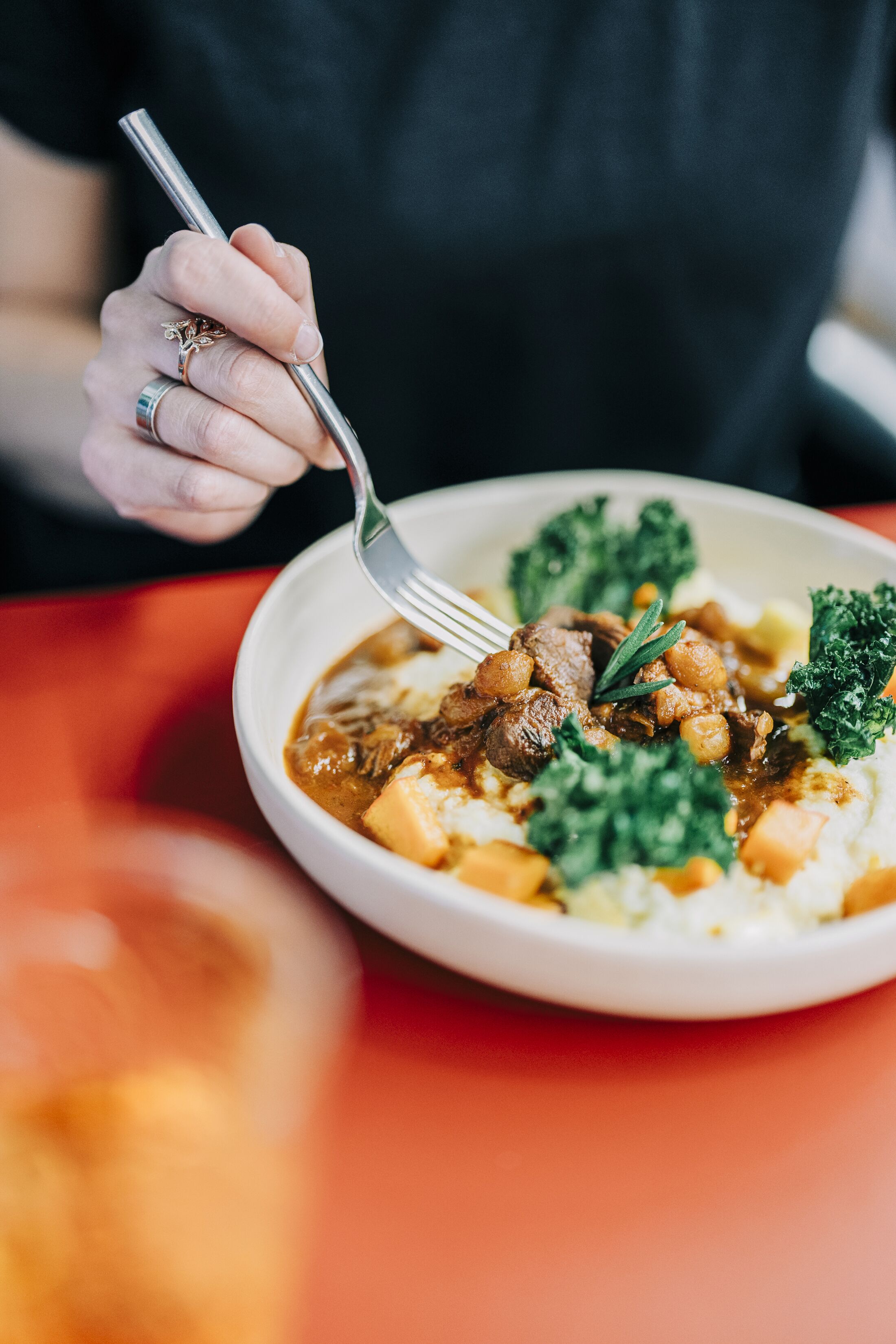 breakfast and lunch served, regional cuisine