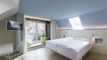 Comfort Double Room | Hypo-allergenic bedding, in-room safe, desk, laptop workspace