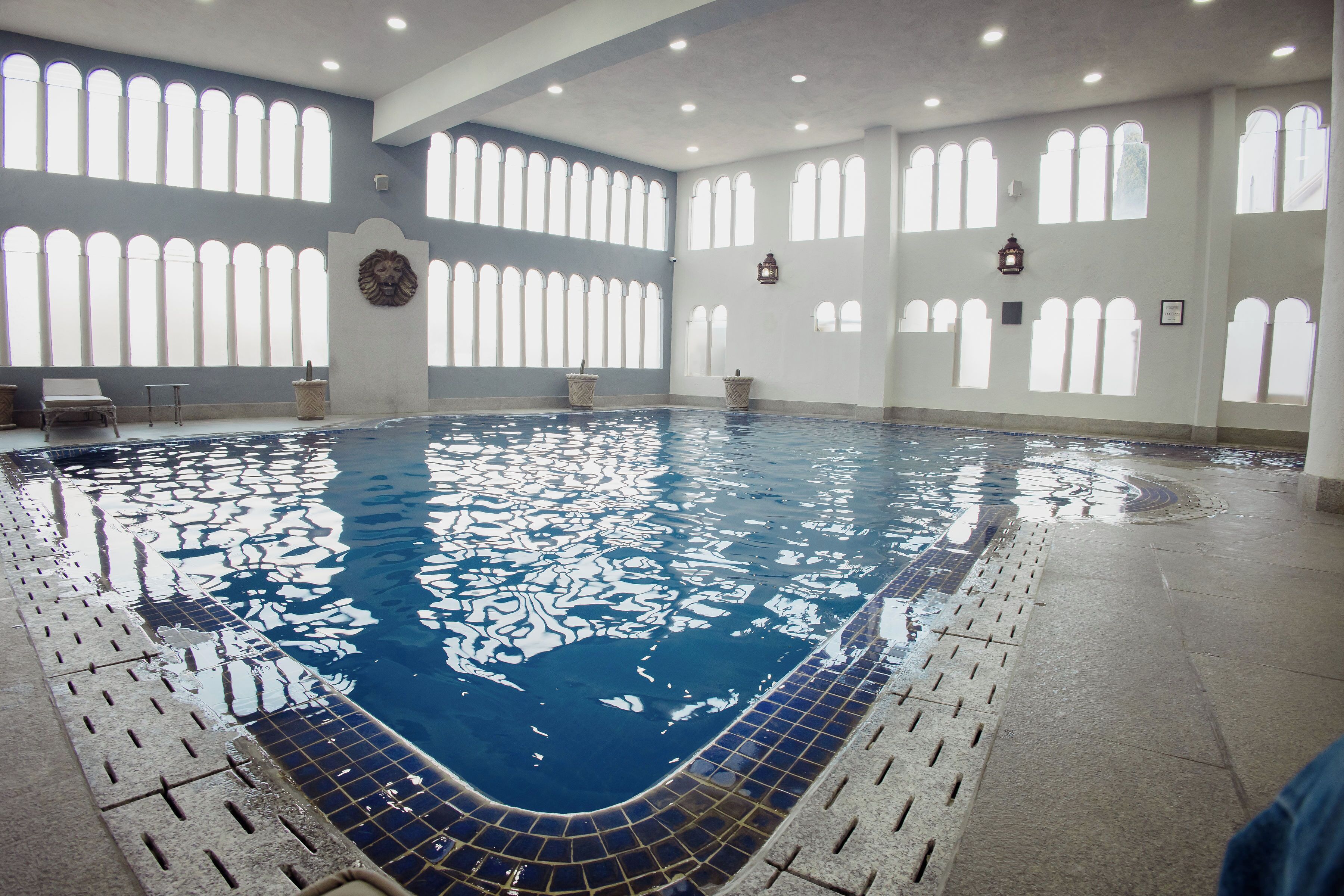 Indendørs pool