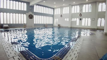 Indendørs pool