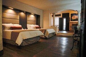 MASTER SUITE DELUXE | Premium bedding, in-room safe, desk, soundproofing