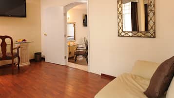 Master suite | Living room | 50-inch Smart TV with cable channels, TV