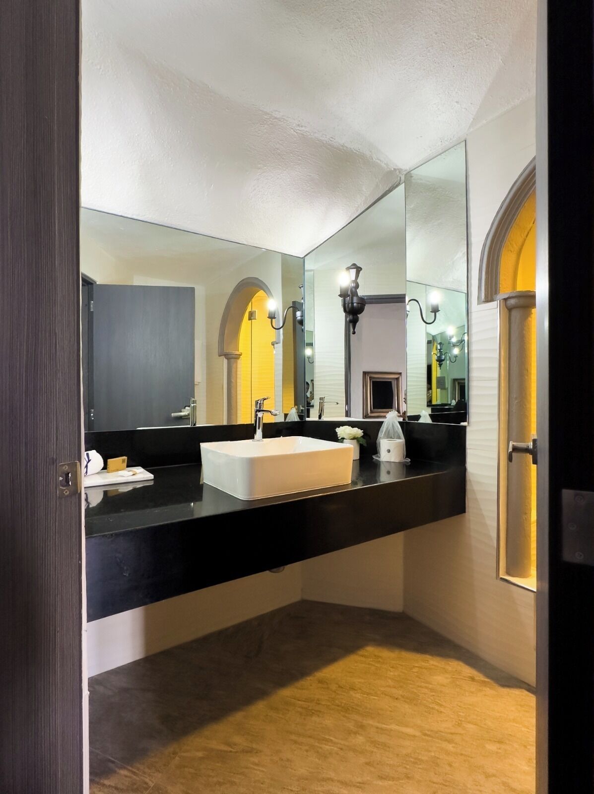 Ducha, artículos de tocador gratuitos, toallas