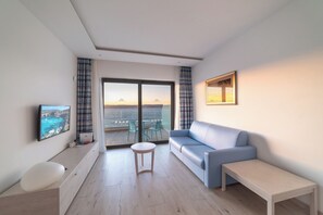 Suite, Sea View