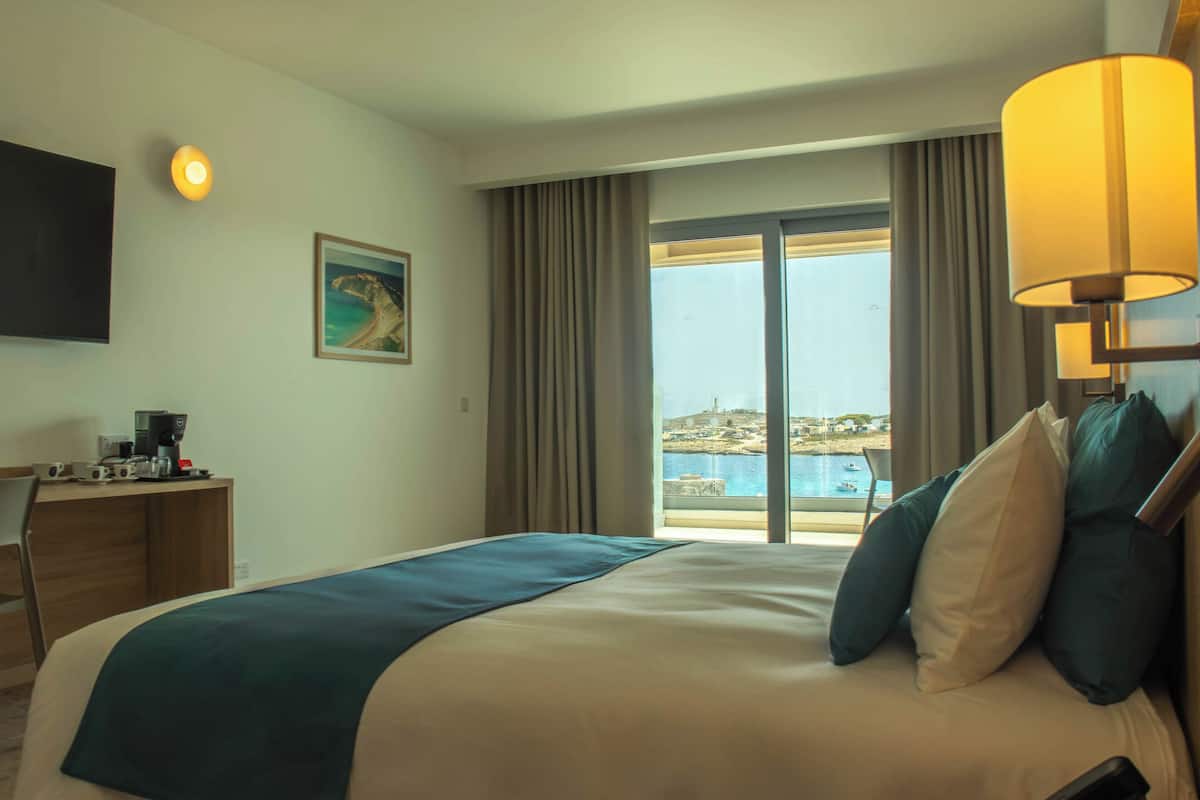 Quarto casal ou duplo superior, vista para o mar | 1 quarto, frigobar, cofres nos quartos, escrivaninha