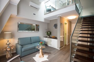 迷你吧、客房内保险箱、办公桌、隔音