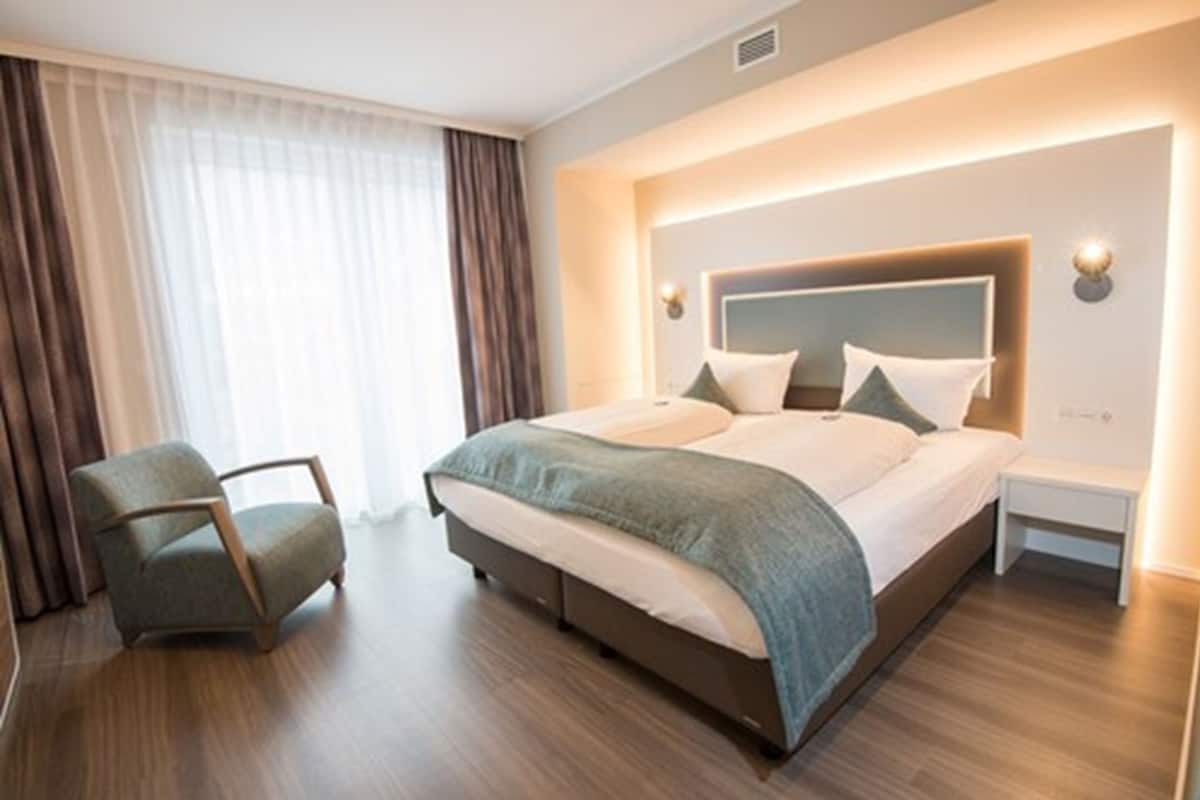 Minibar, in-room safe, desk, soundproofing