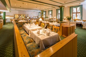 Daily buffet breakfast (EUR 19.50 per person)