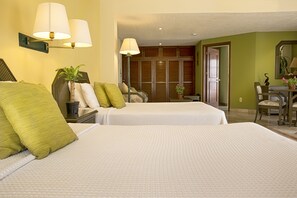 Minibar, in-room safe, blackout curtains, soundproofing - Hotel Los Itzaes by 5th av (Playa del Carmen)