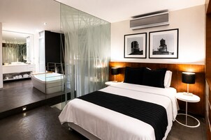 Ropa de cama de alta calidad, cubrecamas y minibar