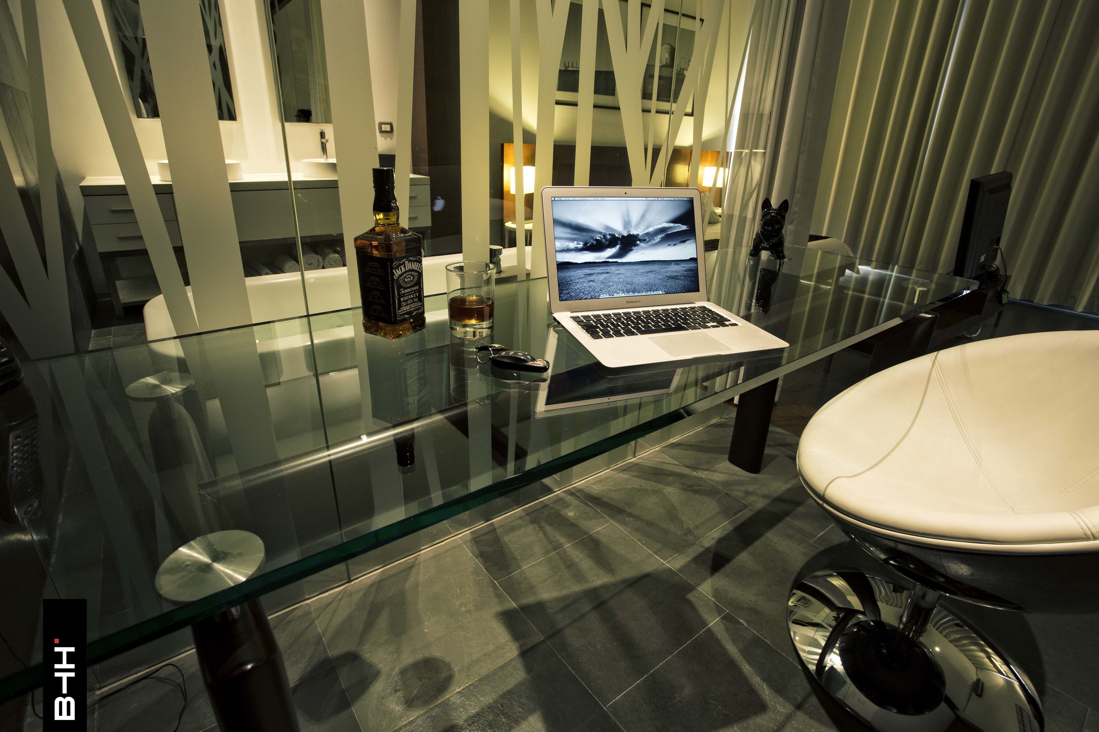 1 bedroom, premium bedding, down duvets, minibar