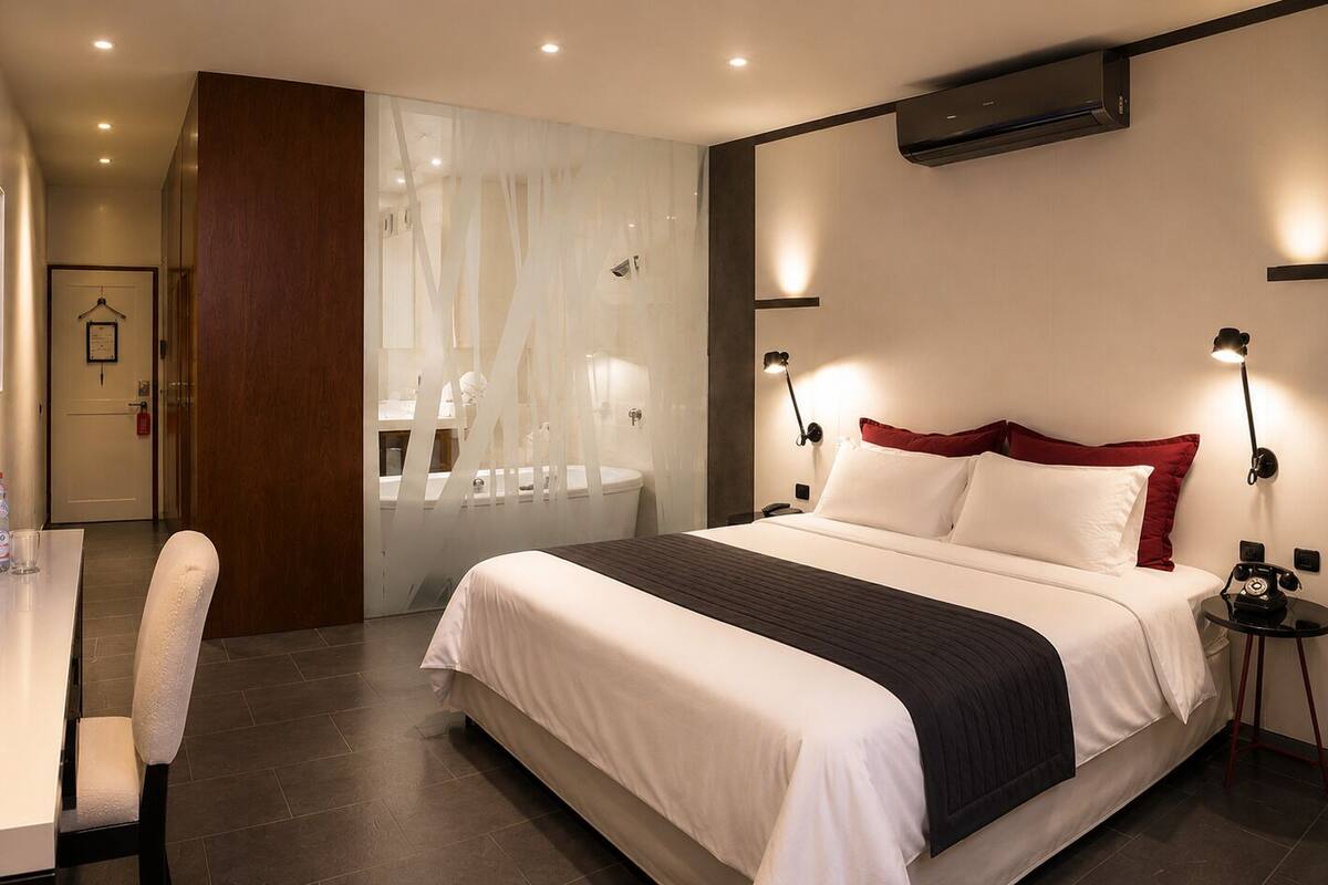 Habitación doble Deluxe, hidromasaje, vista a la ciudad | Ropa de cama de alta calidad, edredón y minibar