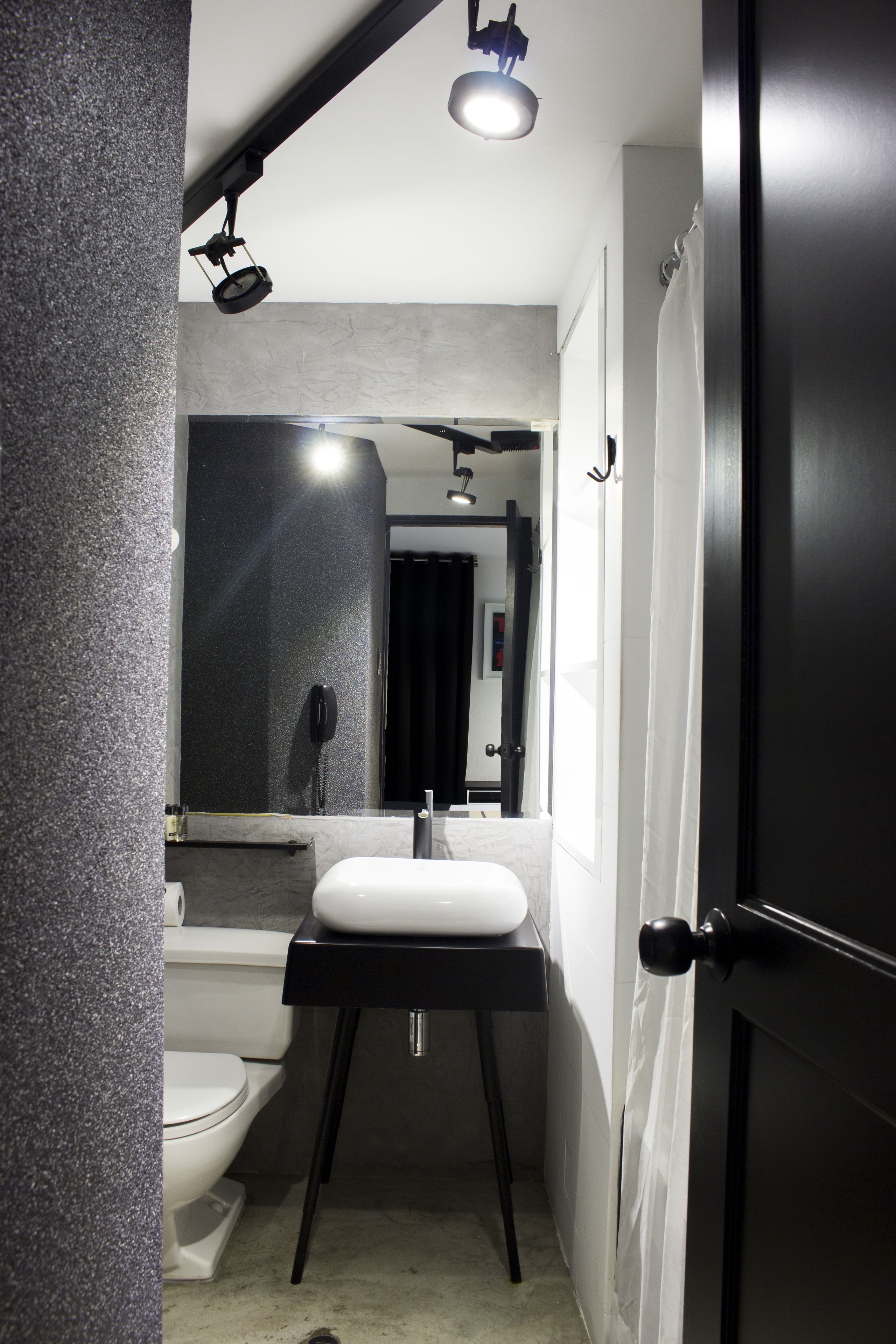 combined shower/bathtub, jetted bath, rainfall showerhead