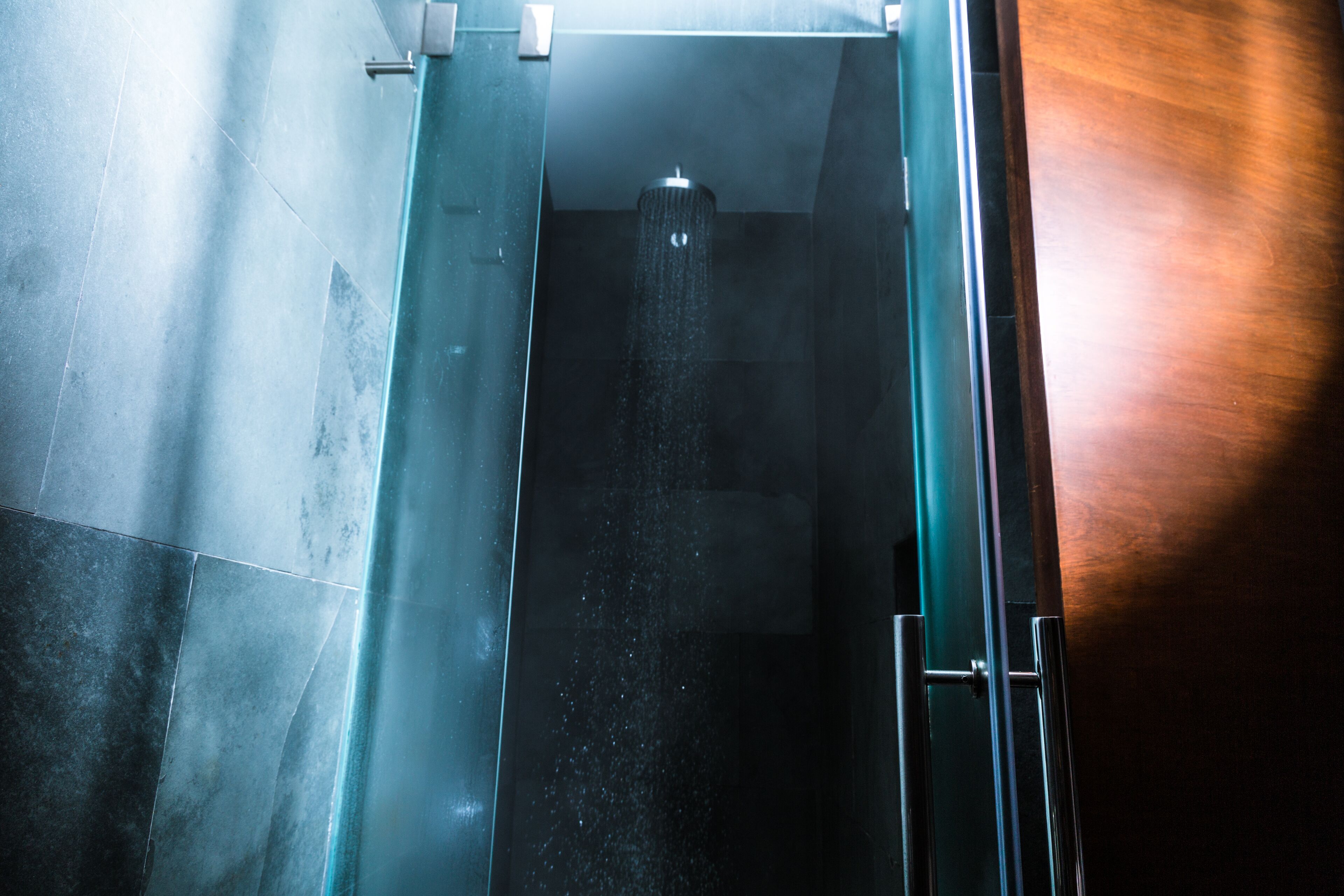 Combined shower/bathtub, jetted bath, rainfall showerhead