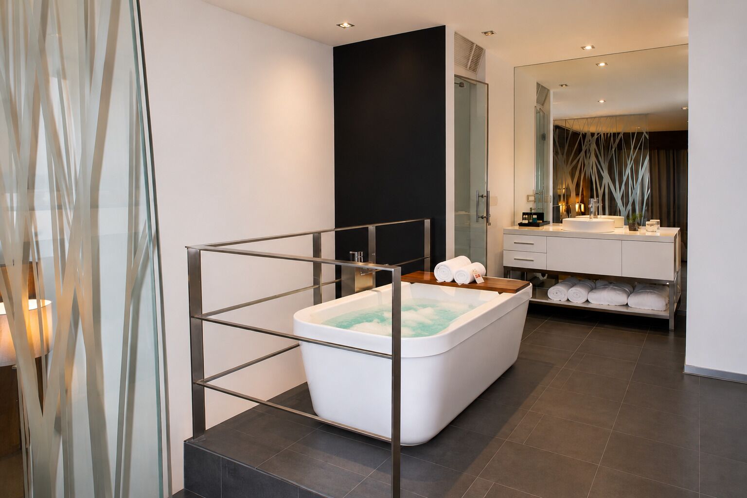 Duplex luxo, na torre | Banheiro | Chuveiro/banheira combinados, banheira de hidromassagem