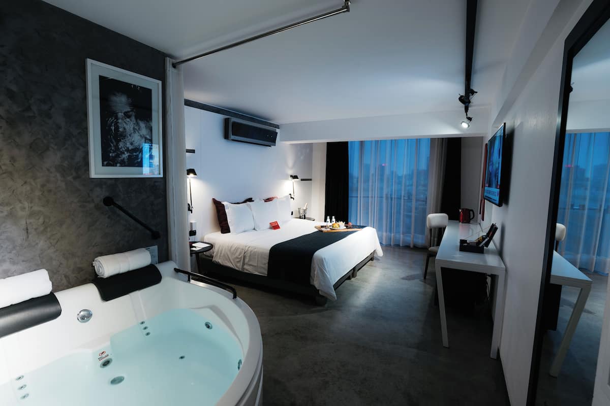 1 habitación, ropa de cama de alta calidad, cubrecamas y minibar