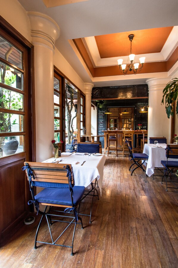 2 restaurants, breakfast, lunch, dinner served; Asian cuisine 