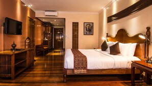 Minibar, in-room safe, desk, blackout drapes - Savoy Hotel Yangon (Yangon)