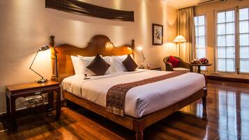 Minibar, pengeskab på værelset, skrivebord, mørklægningsgardiner