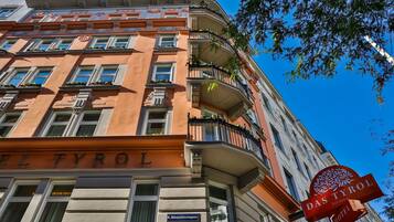 Fachada de la propiedad