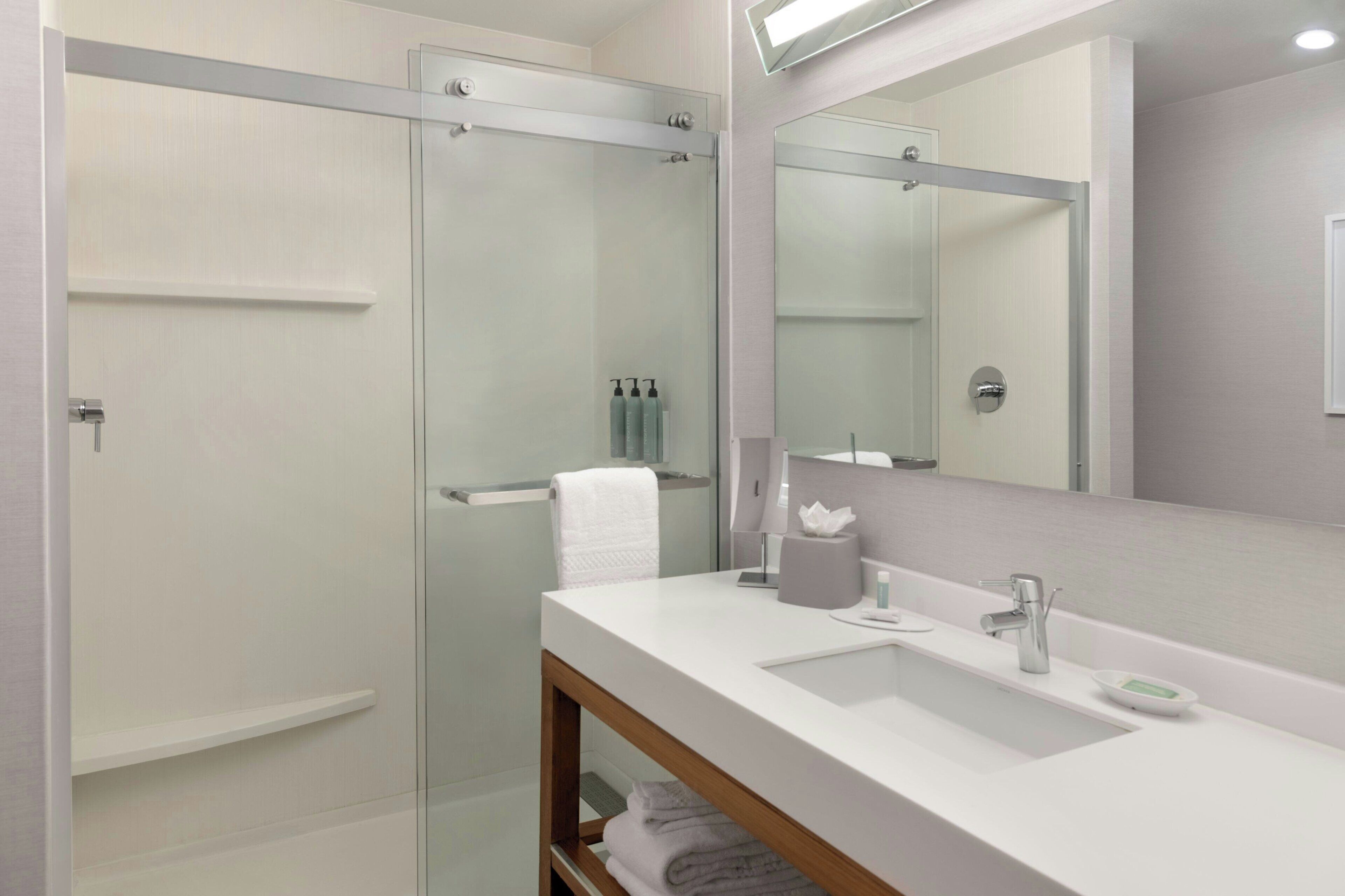 combined shower/bathtub, free toiletries, hair dryer, towels