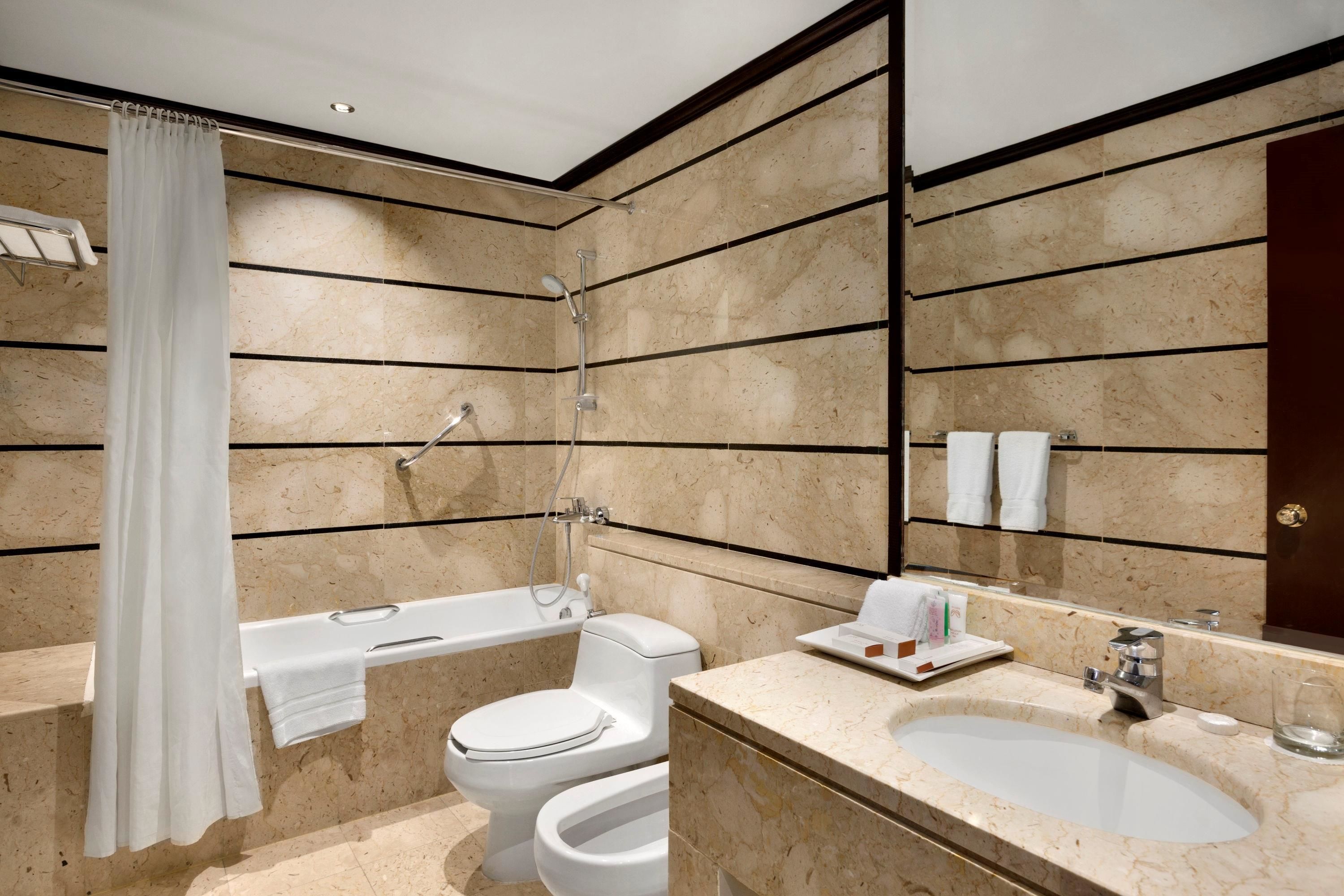 Suite, 3 habitaciones | Minibar, caja de seguridad en la habitación y insonorización 
