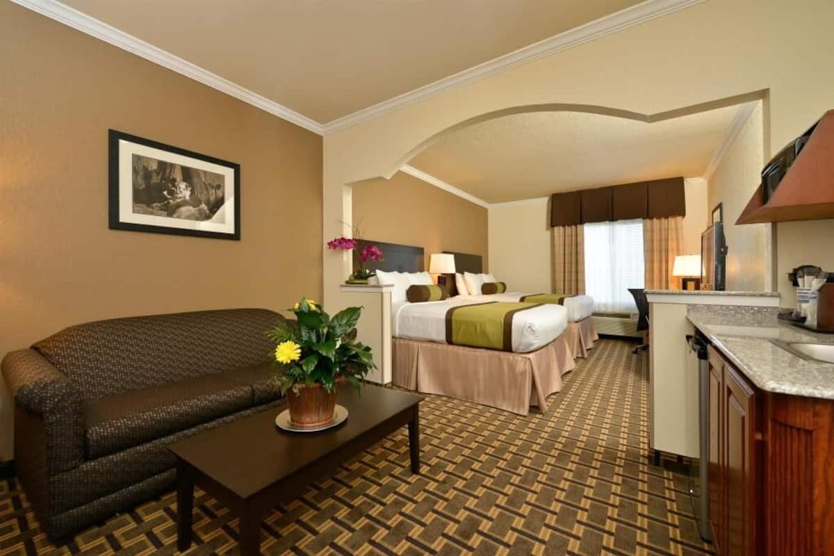 Pillowtop beds, desk, laptop workspace, blackout drapes
