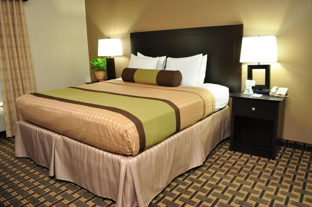 Pillowtop beds, desk, laptop workspace, blackout drapes