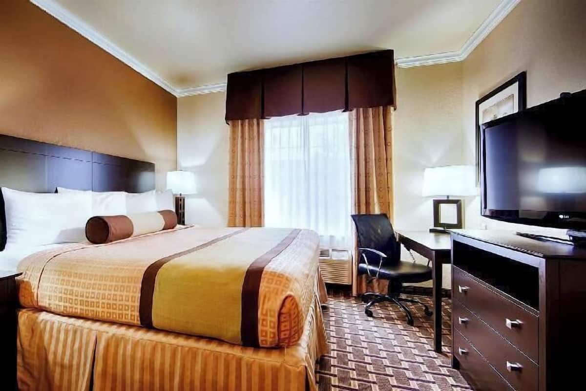 Pillowtop beds, desk, laptop workspace, blackout drapes
