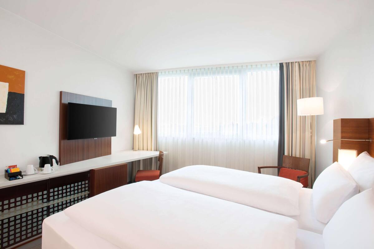 Ropa de cama de alta calidad, colchones con acolchado adicional, minibar