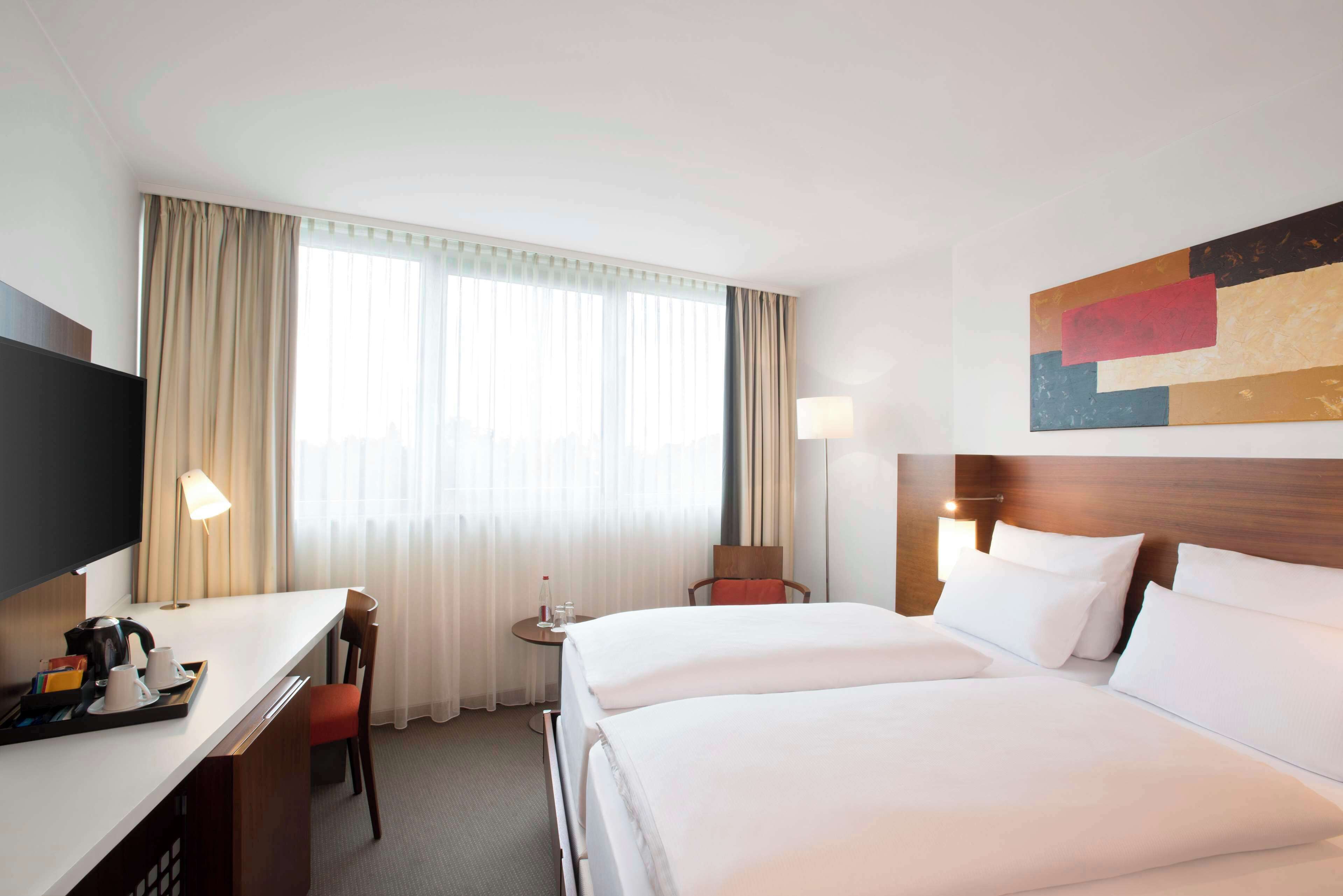 premium bedding, pillow-top beds, minibar, in-room safe