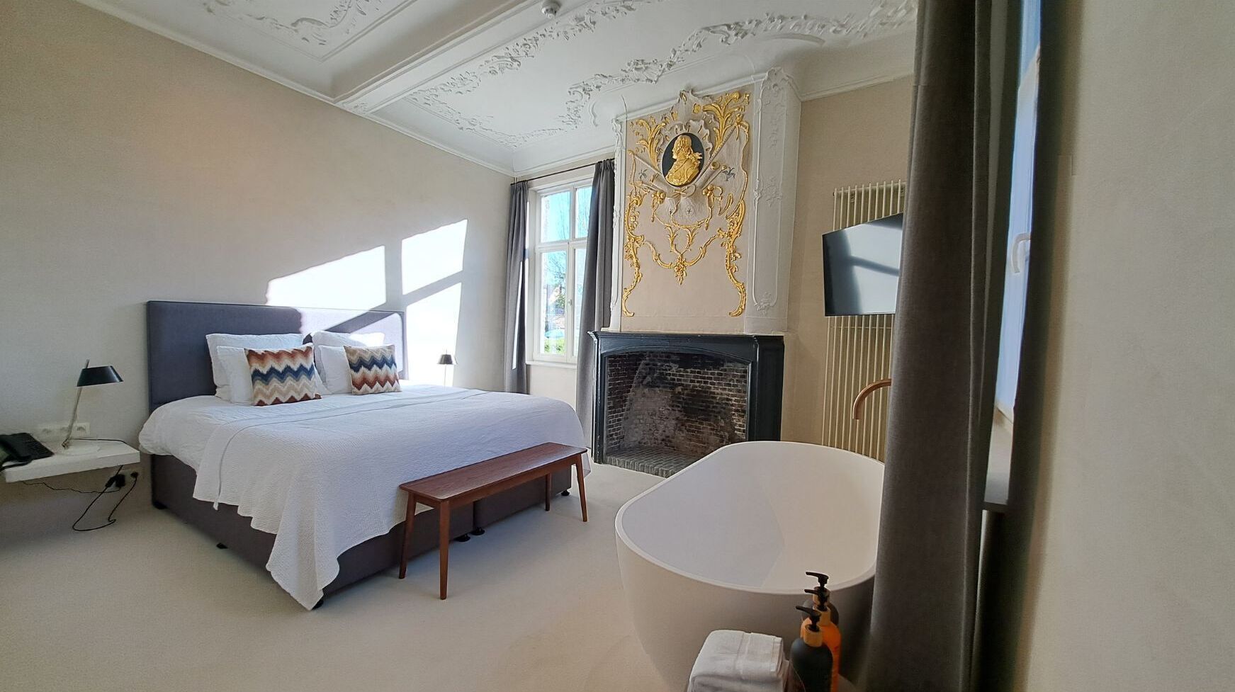 junior suite, garden view | 1 bedroom, minibar, in-room safe, desk