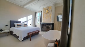 Junior Suite, Garden View | Minibar, in-room safe, desk, soundproofing - Hotel Montanus (Bruges)