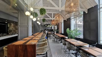 Aperto a colazione, pranzo e cena