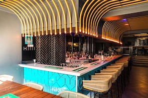 Bar (on property) - ONOMO Hotel Cape Town - Inn on the Square (Cape Town)