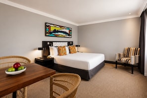 Standard Room (Queen)