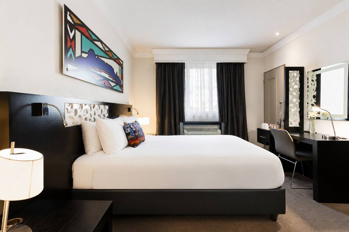 Standard Room (Queen) | Hypo-allergenic bedding available, in-room safe, desk, blackout drapes
