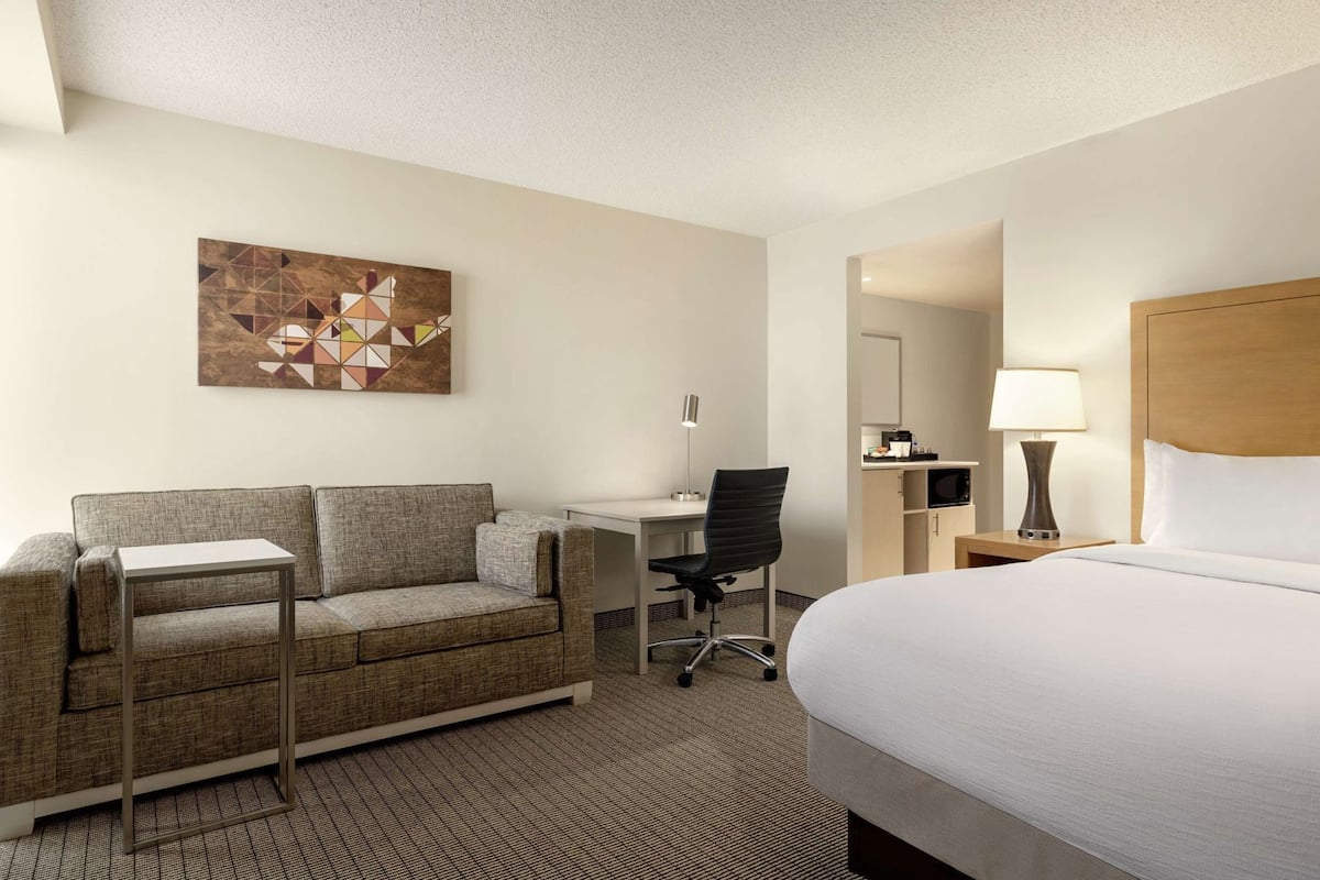 1 bedroom, in-room safe, desk, iron/ironing board