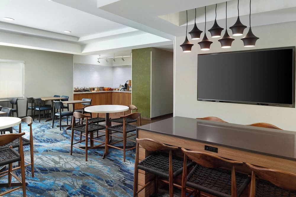 Fairfield Inn & Suites Charleston North/University Area
