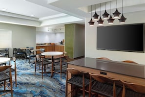 Free continental breakfast  - Fairfield Inn & Suites Charleston North/University Area (North Charleston)