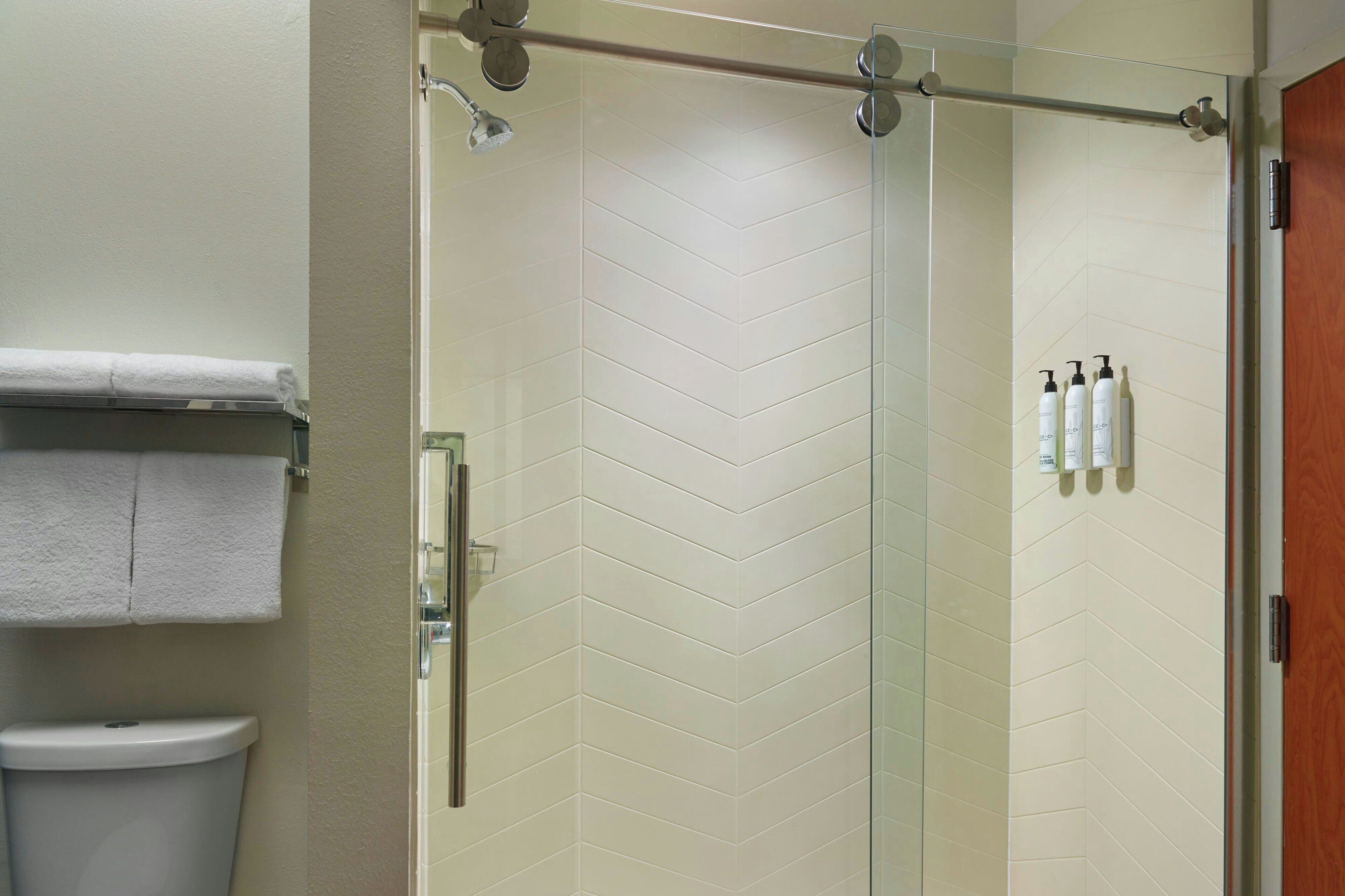 combined shower/bathtub, free toiletries, hair dryer, towels