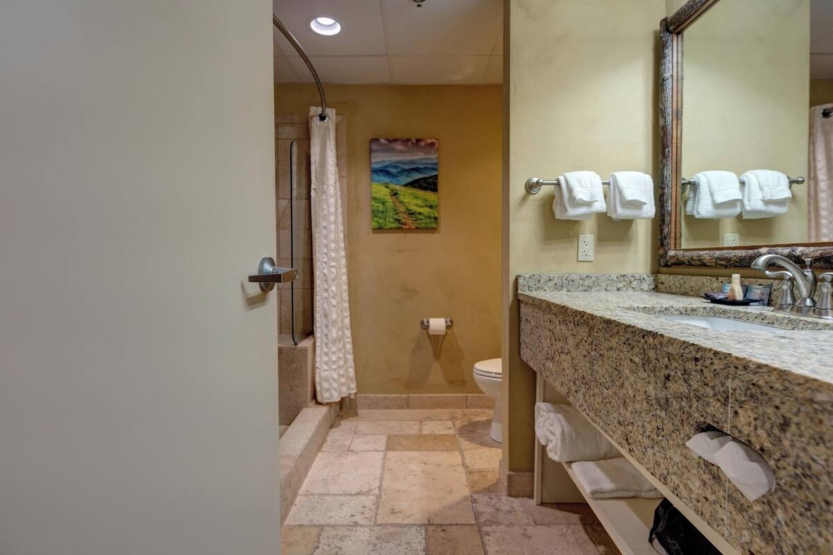 king fireplace parkway | premium bedding, desk, iron/ironing board, free wifi