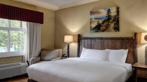 King Fireplace Parkway | Premium bedding, desk, iron/ironing board, free WiFi