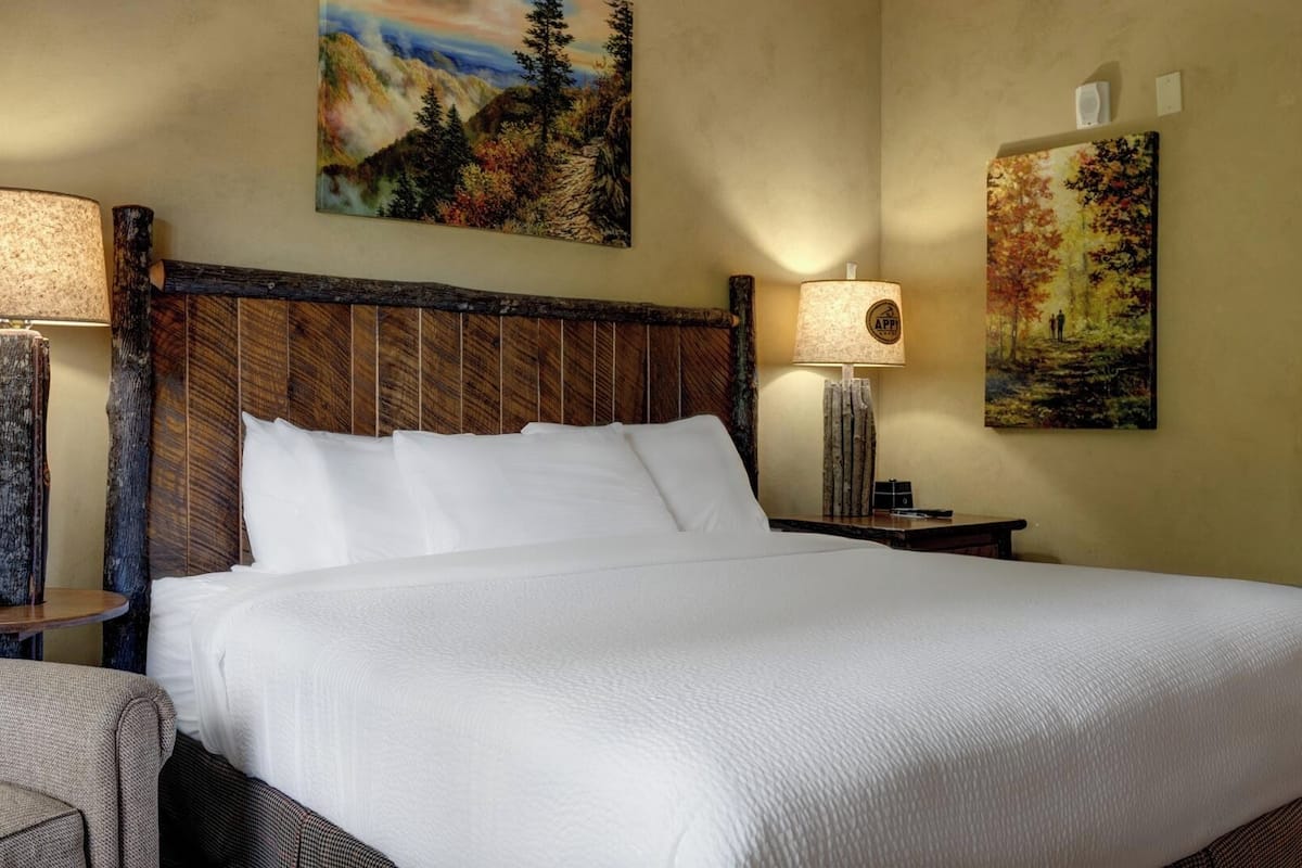 king fireplace parkway | premium bedding, desk, iron/ironing board, free wifi