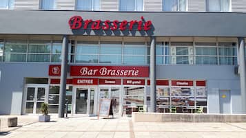 Déjeuner et dßner servis sur place, spécialités Cuisine française