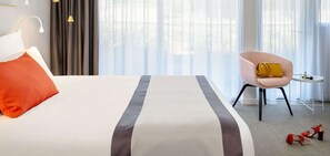 Desk, iron/ironing board, free cots/infant beds, free WiFi - Kyriad Tours - Saint Pierre des Corps Gare (Saint-Pierre-des-Corps)