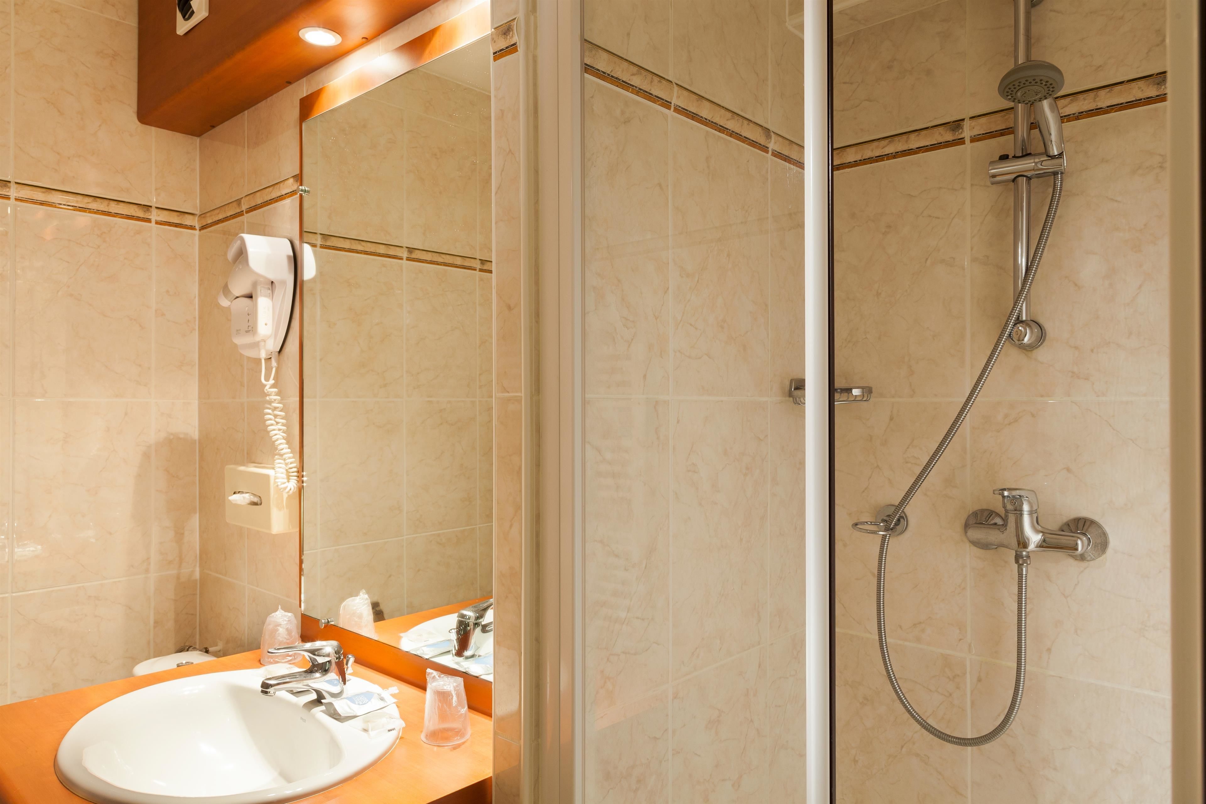 eco-friendly toiletries, hair dryer, towels