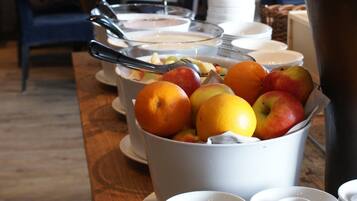 Daily continental breakfast (EUR 18.50 per person)