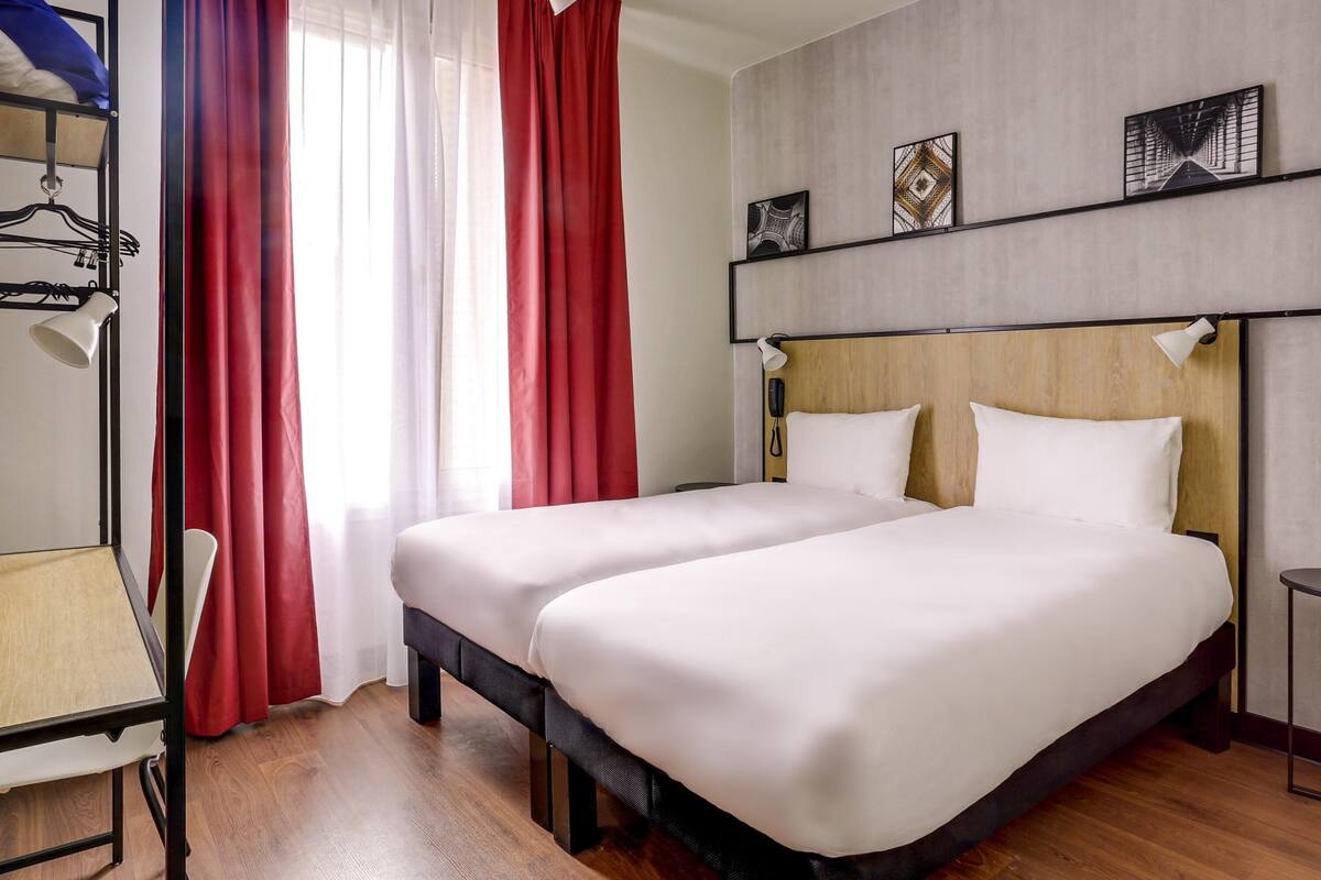 Standard-Zweibettzimmer, 2 Einzelbetten | Schreibtisch, schallisolierte Zimmer, Bügeleisen/Bügelbrett